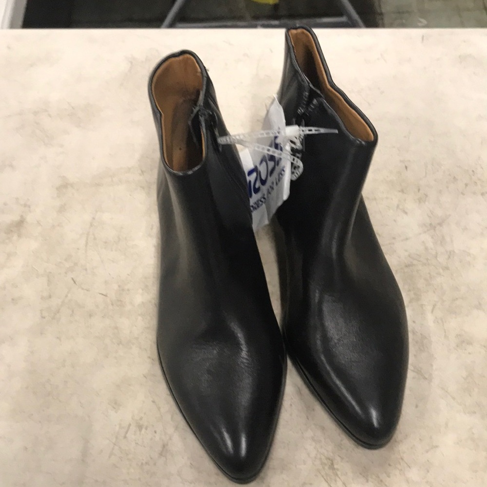 Black heeled boots